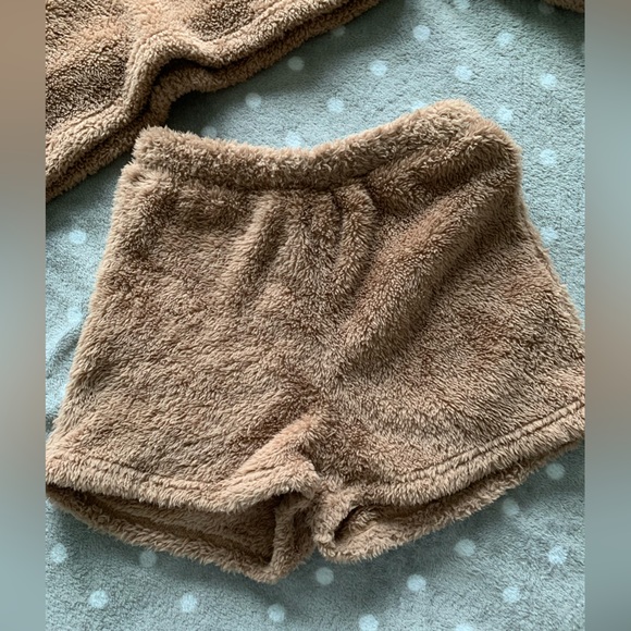 Fuzzy ‘honey’ set - Picture 6 of 7